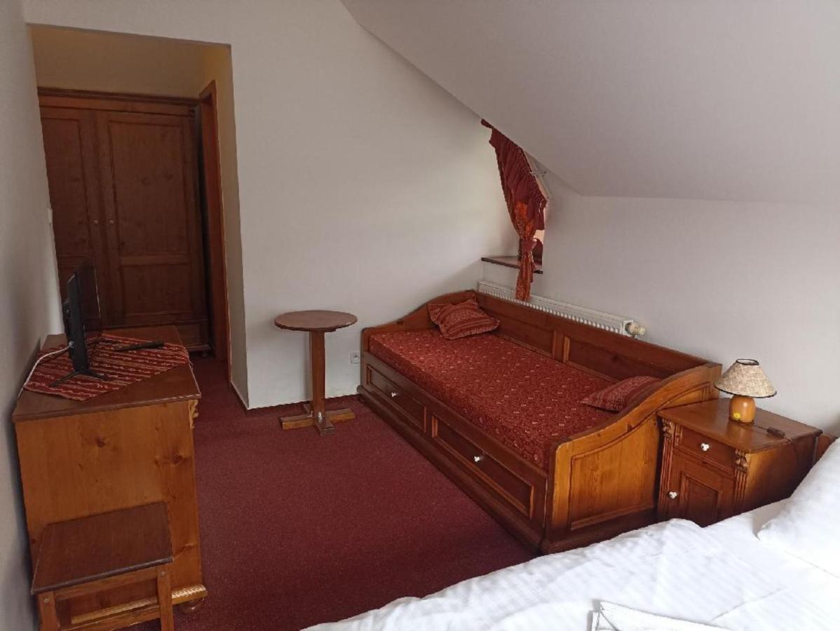 Sport Hotel Pomi Харачов Екстериор снимка