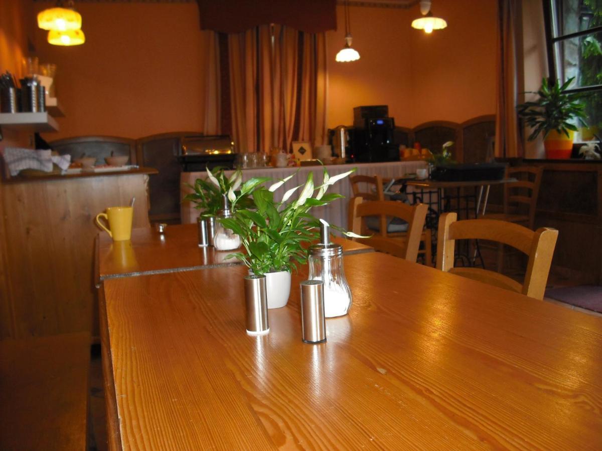 Sport Hotel Pomi Харачов Екстериор снимка