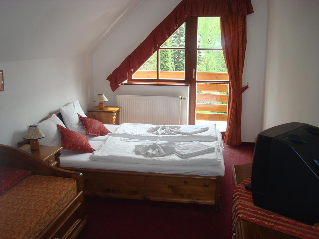 Sport Hotel Pomi Харачов Стая снимка